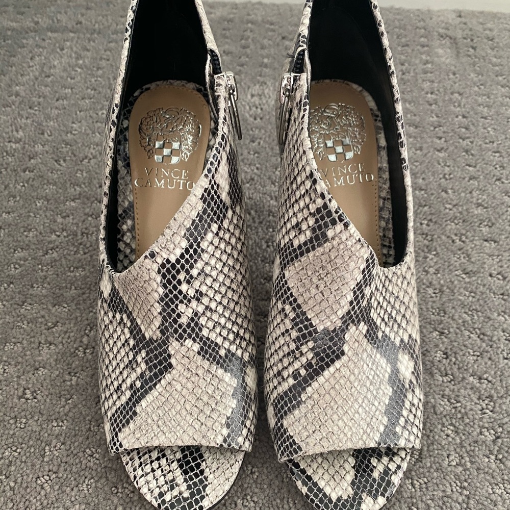 New Vince Camuto snake print Careeta bootie